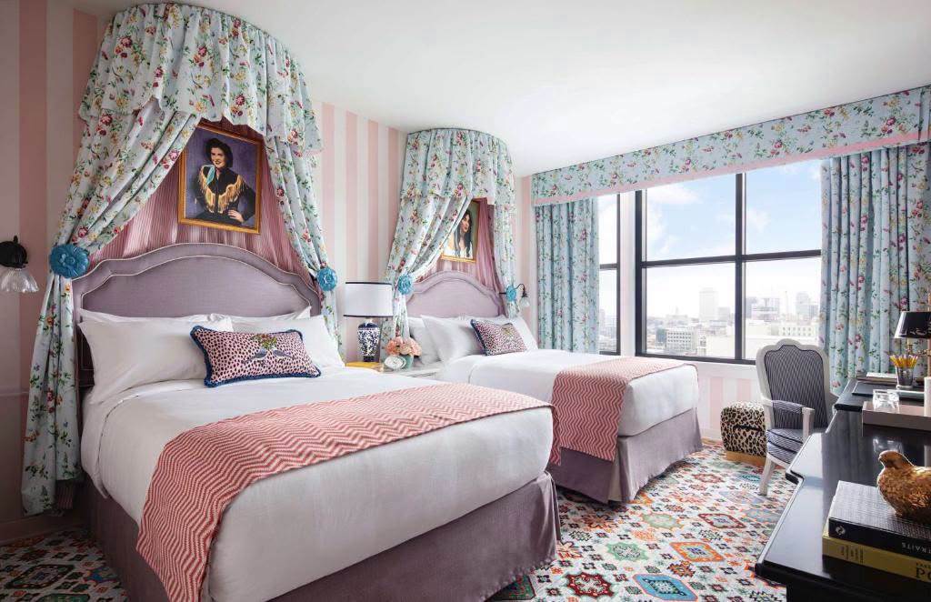 Nashville USA – Stay at a DOLLY Themed Hotel - Image 2