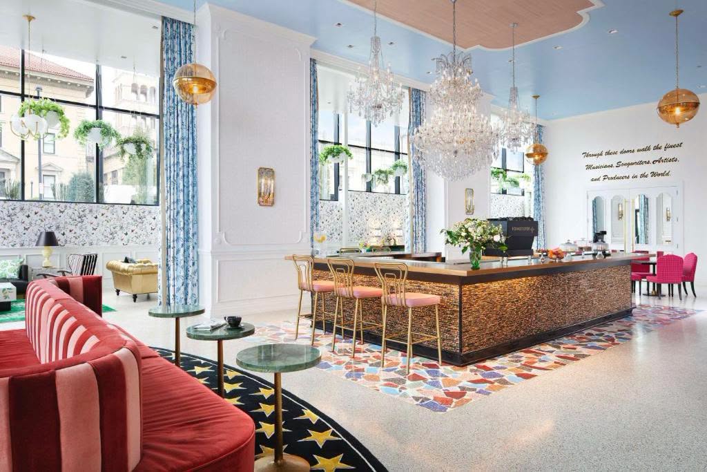 Nashville USA – Stay at a DOLLY Themed Hotel - Image 3