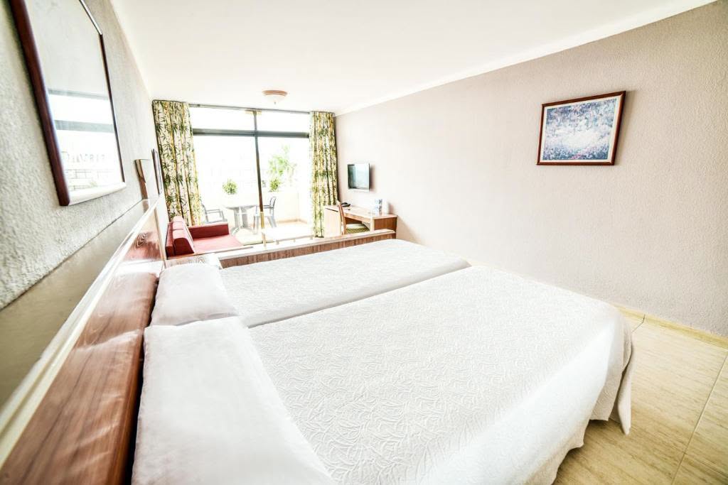 Lanzarote 4* WIntersun NInja Mini Break Offer - Image 2