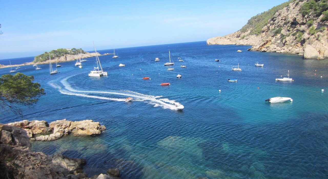 LAST MIN IBIZA PACK UR BAGS & GO - Image 4