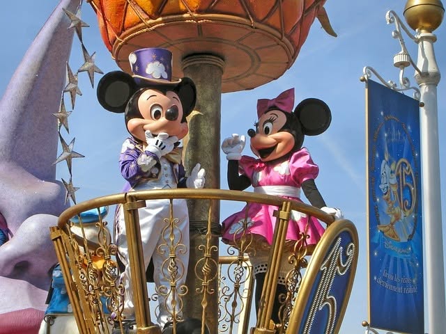 Ultimate Christmas Surprise – Disneyland Paris - Image 4