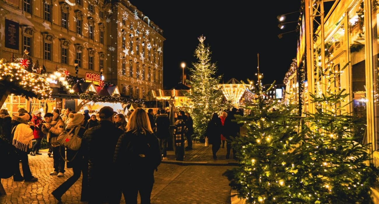 Visit the Christmas Markets in Bath England - Image 1