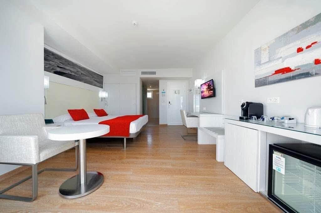 TOP SELLING LANZAROTE HOTEL – FAMILY OF 3 - Image 2