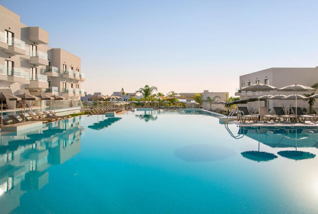 CYPRUS HALF BOARD EARLY BOOKER - Image 4