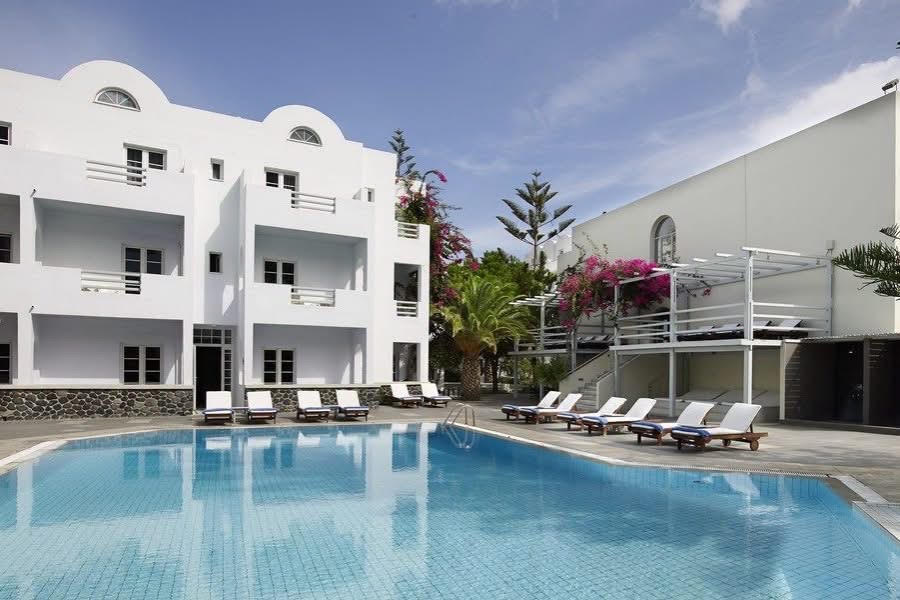Early Summer Santorini with Private Jacuzzi Room - Image 2