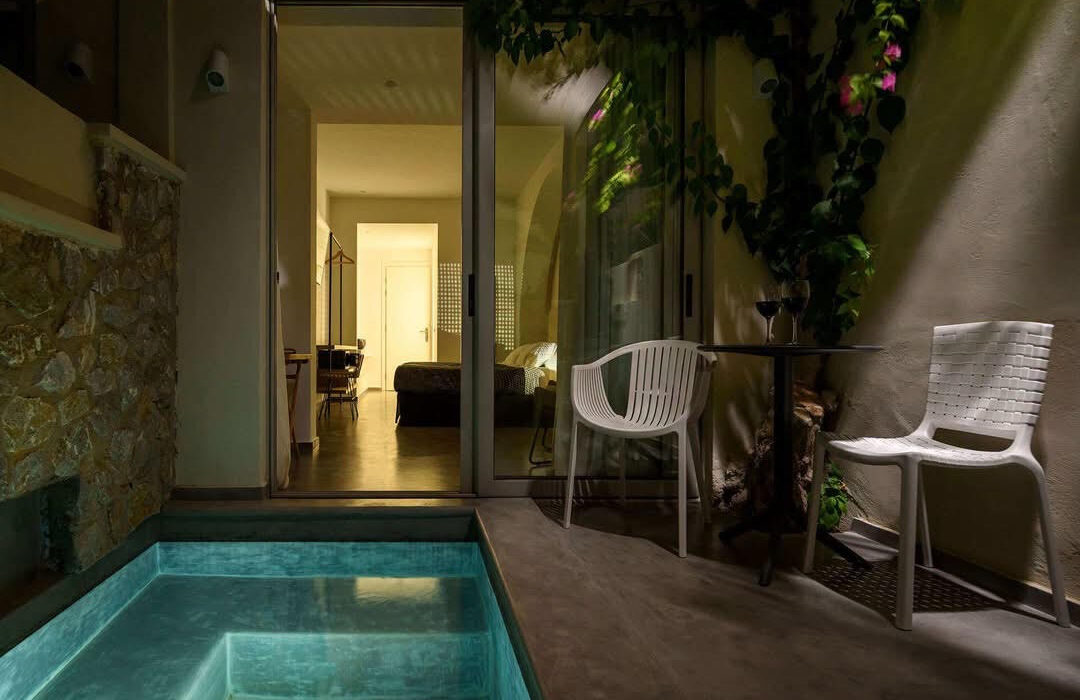 Early Summer Santorini with Private Jacuzzi Room - Image 3