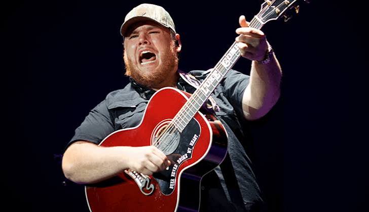 Luke Combs LIVE in Philadelphia USA - Image 1
